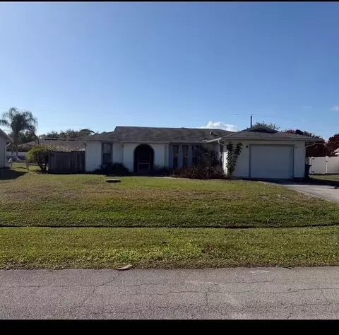 2502 SE Calusa Ave SE, Port Saint Lucie, FL 34952