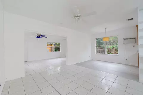 Living - 904 SE 16th St, Stuart, FL 34994 photo 5 of 8