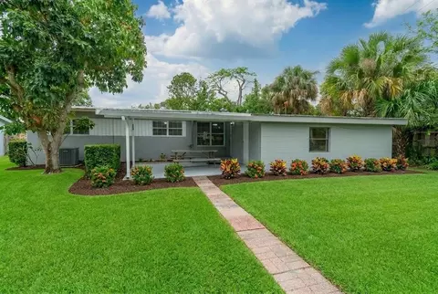 Exterior - 904 SE 16th St, Stuart, FL 34994 photo 2 of 4