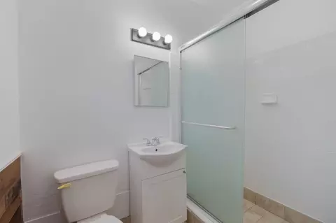 Bath - 904 SE 16th St, Stuart, FL 34994 photo 2 of 2