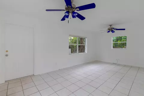Living - 904 SE 16th St, Stuart, FL 34994 photo 8 of 8