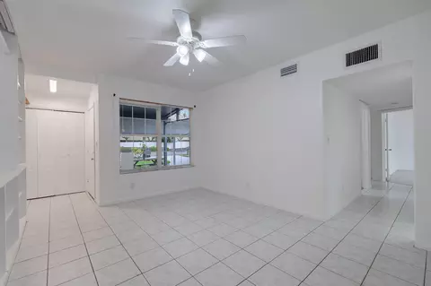 Living - 904 SE 16th St, Stuart, FL 34994 photo 2 of 8