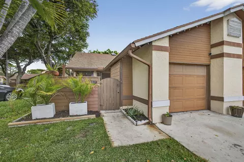 3807 Collinwood Ln, West Palm Beach, FL 33406