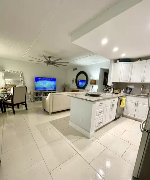 3200 Springdale Blvd #107, Palm Springs, FL 33461