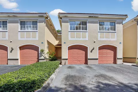 2486 Centergate Dr #204, Miramar, FL 33025