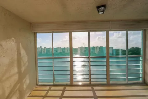 101 SE 3rd Ave #605, Dania Beach, FL 33004