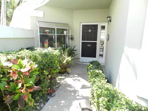 9198 Heathridge Dr, West Palm Beach, FL 33411