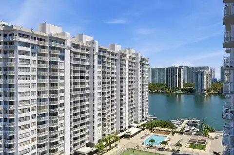 18011 Biscayne Blvd #1502, Aventura, FL 33160