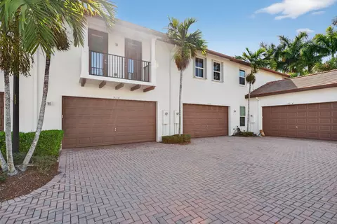 4718 Monarch Way, Coconut Creek, FL 33073