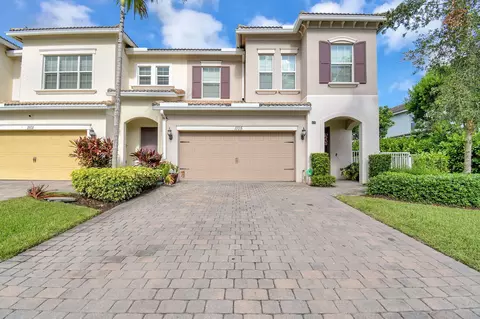 1105 Banyan Dr, Hollywood, FL 33021