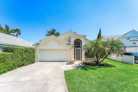29 Swallow Dr, Boynton Beach, FL 33436