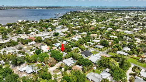 View/Area - 1040 SE 5th St SE, Stuart, FL 34996 photo 2 of 3