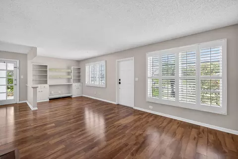 Living - 1040 SE 5th St SE, Stuart, FL 34996 photo 2 of 4