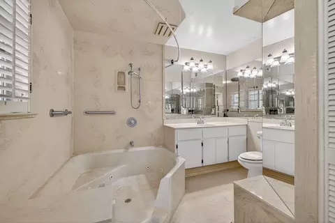 Bath - 1040 SE 5th St SE, Stuart, FL 34996 photo 2 of 3