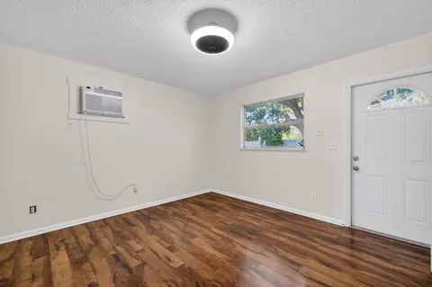 Living - 1040 SE 5th St SE, Stuart, FL 34996 photo 4 of 4