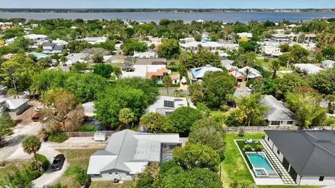 View/Area - 1040 SE 5th St SE, Stuart, FL 34996 photo 3 of 3