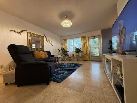 81 Camden Dr #D, West Palm Beach, FL 33417