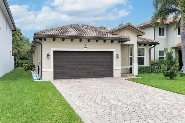 6837 Langdon Way, Greenacres, FL 33463