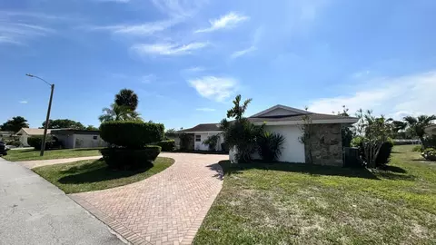 5728 S Bayberry Ln, Tamarac, FL 33319
