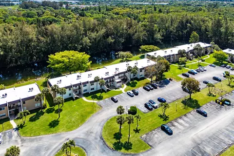 130 Lake Meryl Dr #228, West Palm Beach, FL 33411