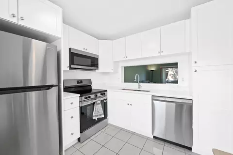 5570 Lakeside Dr #102, Margate, FL 33063