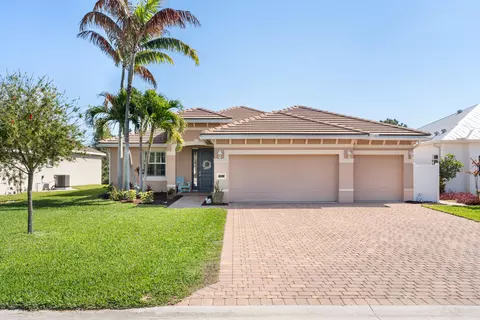 445 NW Sunflower Pl, Jensen Beach, FL 34957