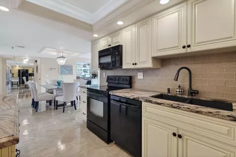 Kitchen - 1300 S Highway A1a #320, Jupiter, FL 33477 photo 5 of 5