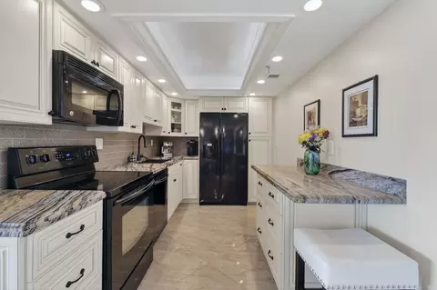 Kitchen - 1300 S Highway A1a #320, Jupiter, FL 33477 photo 2 of 5
