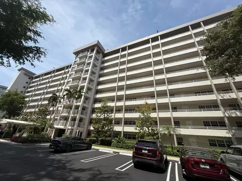 605 Oaks Dr #602, Pompano Beach, FL 33069