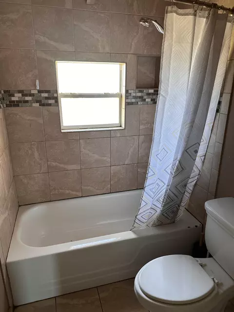 Bath - 14455 E State Road 78, Okeechobee, FL 34974 photo 1 of 1