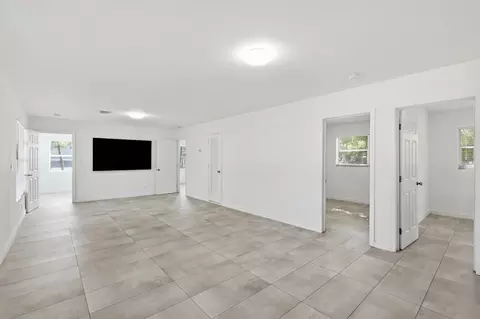 629 NE 36th St, Oakland Park, FL 33334