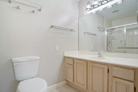 Bath - 2321 SW 3rd Ct, Okeechobee, FL 34974 photo 3 of 5