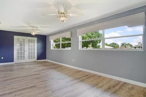 Living - 2321 SW 3rd Ct, Okeechobee, FL 34974 photo 6 of 10