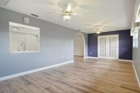 Living - 2321 SW 3rd Ct, Okeechobee, FL 34974 photo 5 of 10