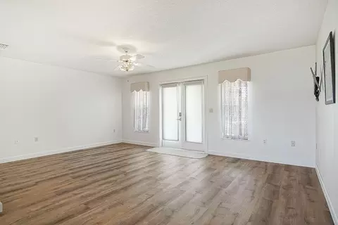 Living - 2321 SW 3rd Ct, Okeechobee, FL 34974 photo 8 of 10