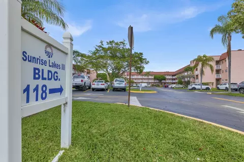 9401 Sunrise Lakes Blvd #311, Sunrise, FL 33322