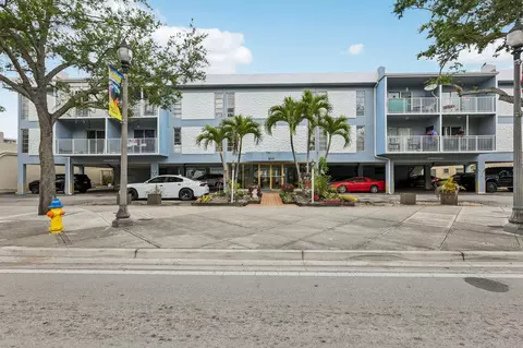 1735 NE 164th St #F-304, North Miami Beach, FL 33162