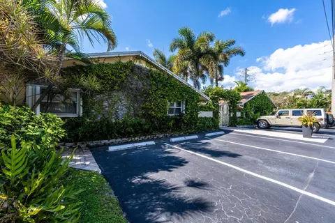 1200 NE 17th Ct #1, Fort Lauderdale, FL 33305