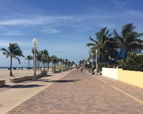 511 S Surf Rd, Hollywood, FL 33019