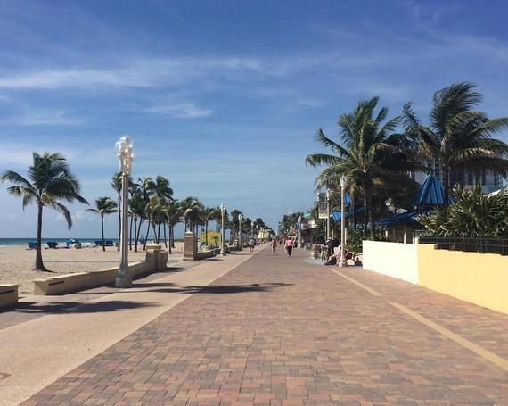 511 S Surf Rd, Hollywood, FL 33019