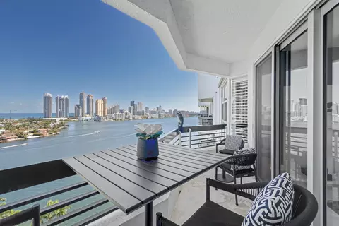 3600 Mystic Pointe Dr #PH16, Aventura, FL 33180