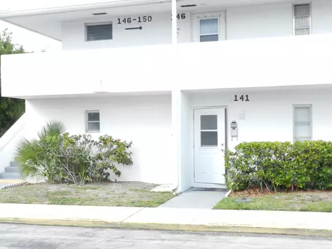 141 West Ct, Royal Palm Beach, FL 33411