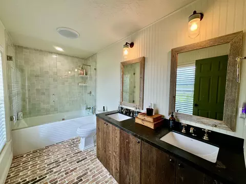 Bath - 14151 E Center St, Okeechobee, FL 34974 photo 1 of 1