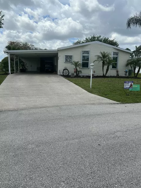 3042 5 Iron Dr, Port Saint Lucie, FL 34952
