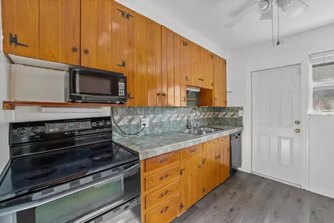Kitchen - 101 S Colorado Ave, Stuart, FL 34994 photo 2 of 2