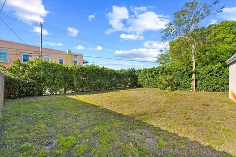 Exterior - 101 S Colorado Ave, Stuart, FL 34994 photo 3 of 5
