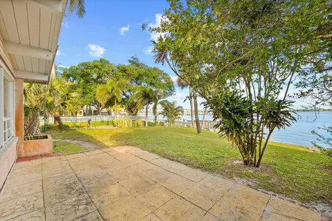 Exterior - 101 S Colorado Ave, Stuart, FL 34994 photo 2 of 5