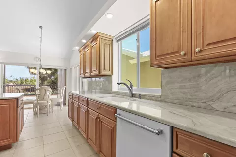 Kitchen - 327 Ridge Rd, Jupiter, FL 33477 photo 4 of 6
