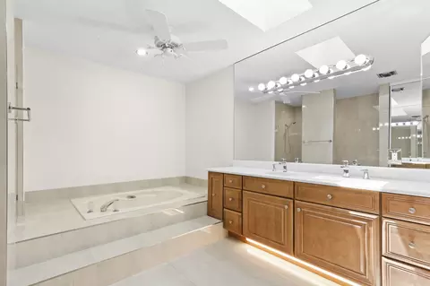 Bath - 327 Ridge Rd, Jupiter, FL 33477 photo 1 of 4