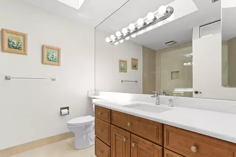 Bath - 327 Ridge Rd, Jupiter, FL 33477 photo 3 of 4